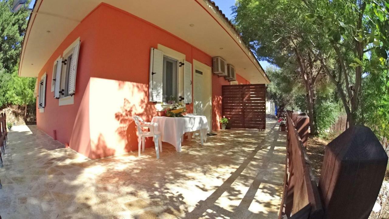 Reginas Studios Atheras Bagian luar foto